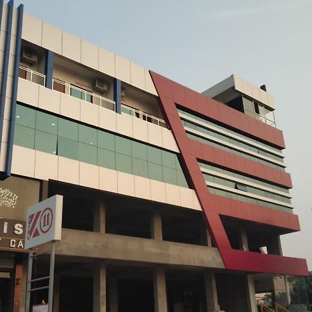Hotel K11 Haldwāni Kültér fotó